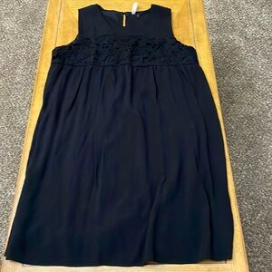 NY Collection Size 3x Sleeveless black gauzy shift with cut-work lace detail